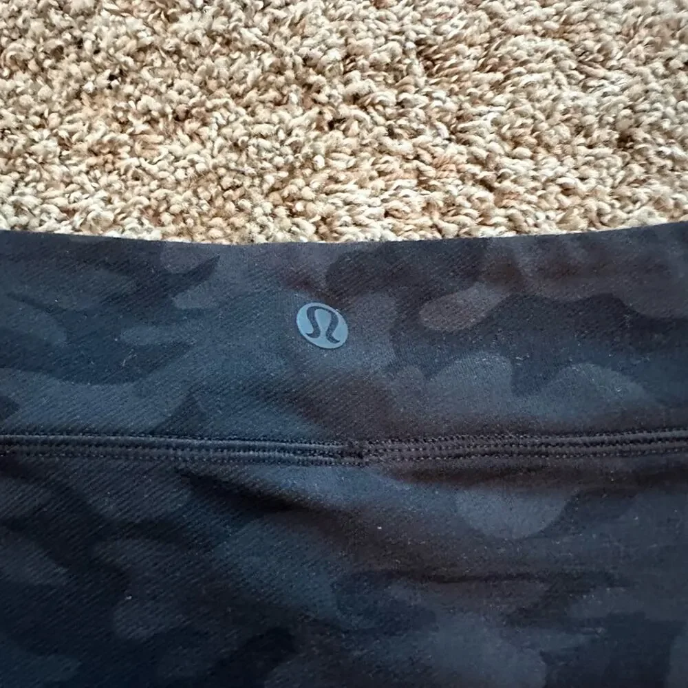 Lululemon Athletica Women’s Size 8 camo skirt (skirt— not skort) EUC